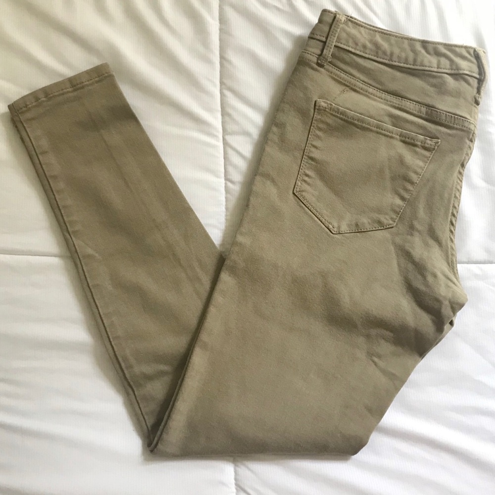 👖3/$27 Khaki Skinny Jeggings